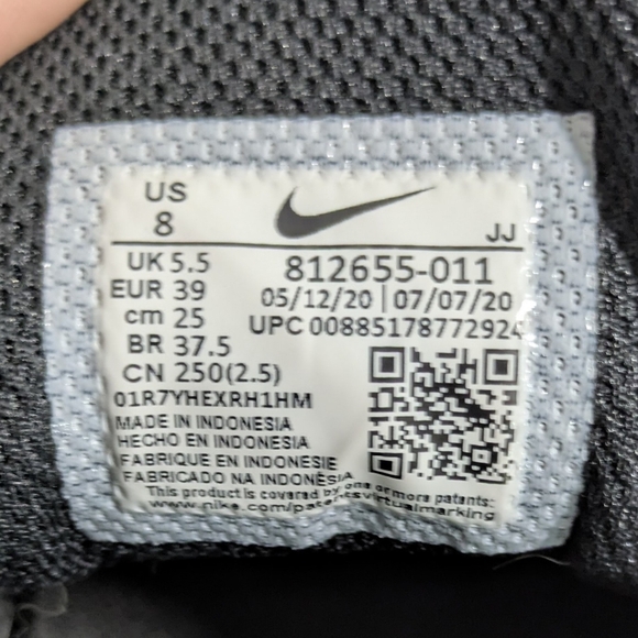 Nike Tanjun Sneakers - Size 8 Womens - Black & White - 812655-011 - Picture 9 of 9